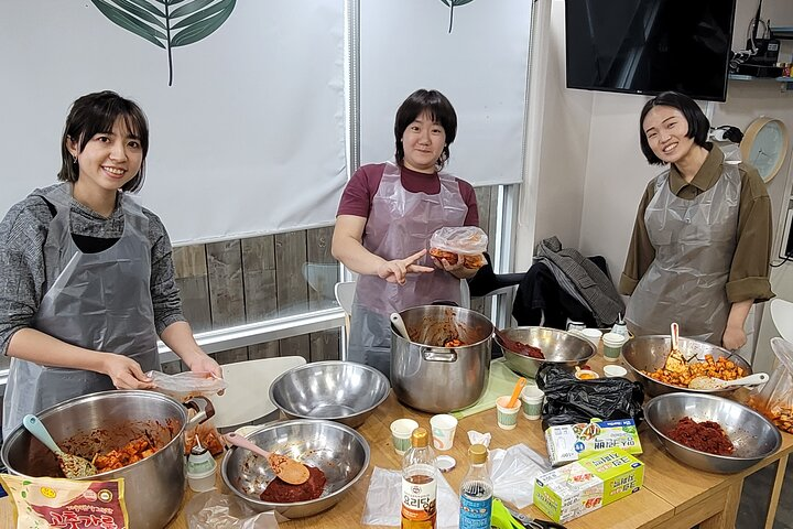 Kkakdugi(Korean radish Kimchi) Cooking class at Busan  - Photo 1 of 15